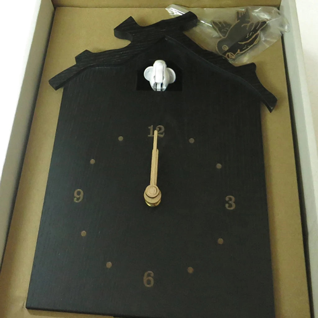 Reloj de cuco moderno negro