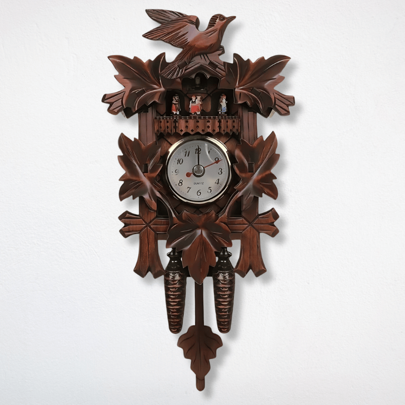 Reloj de cuco de madera tradicional