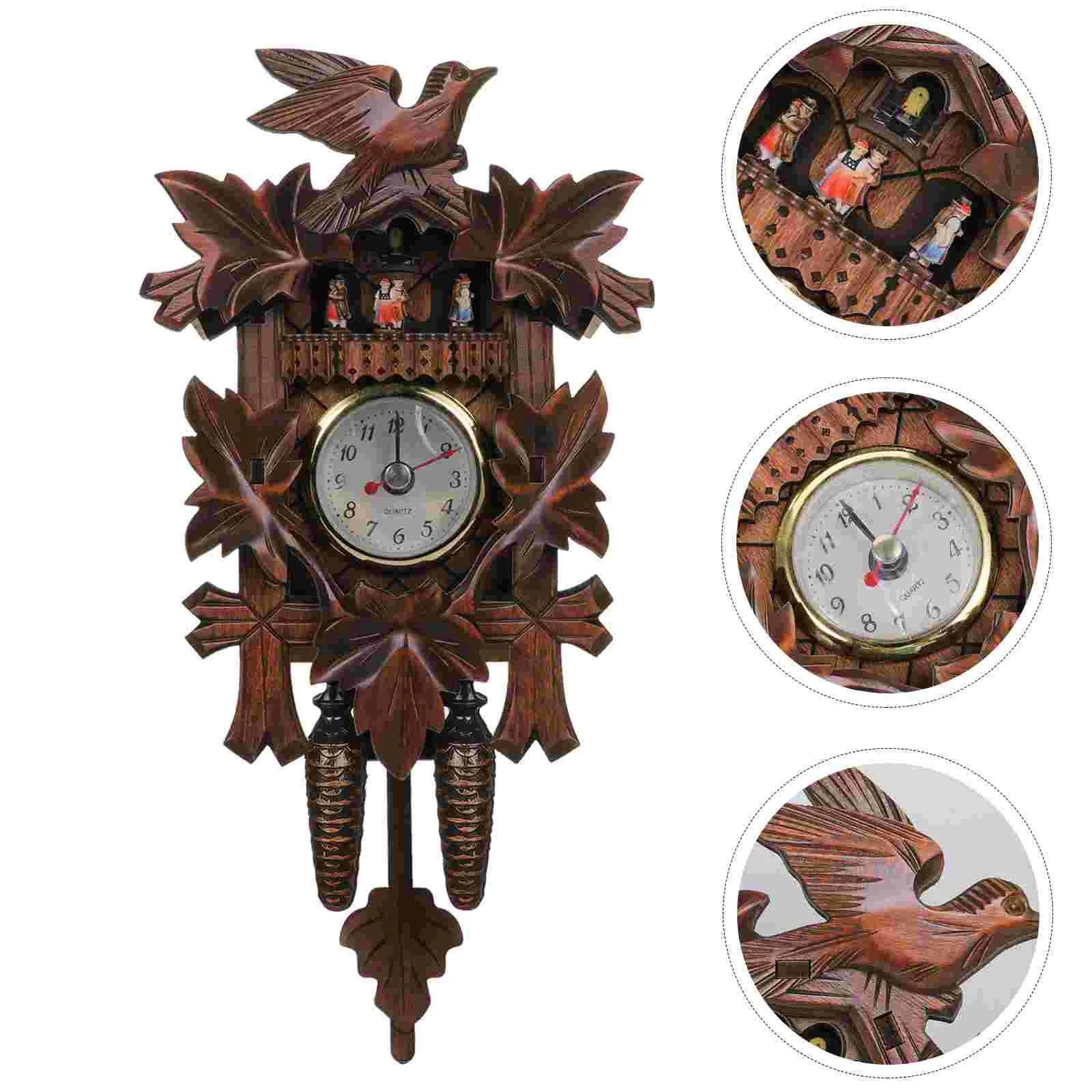 Reloj de cuco de madera tradicional